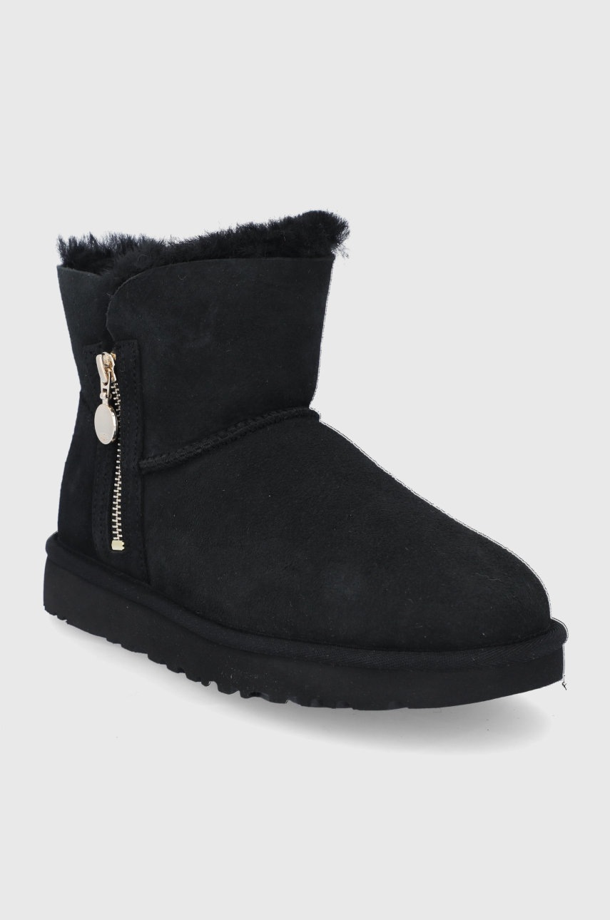 

Замшевые сапоги UGG цвет чёрный