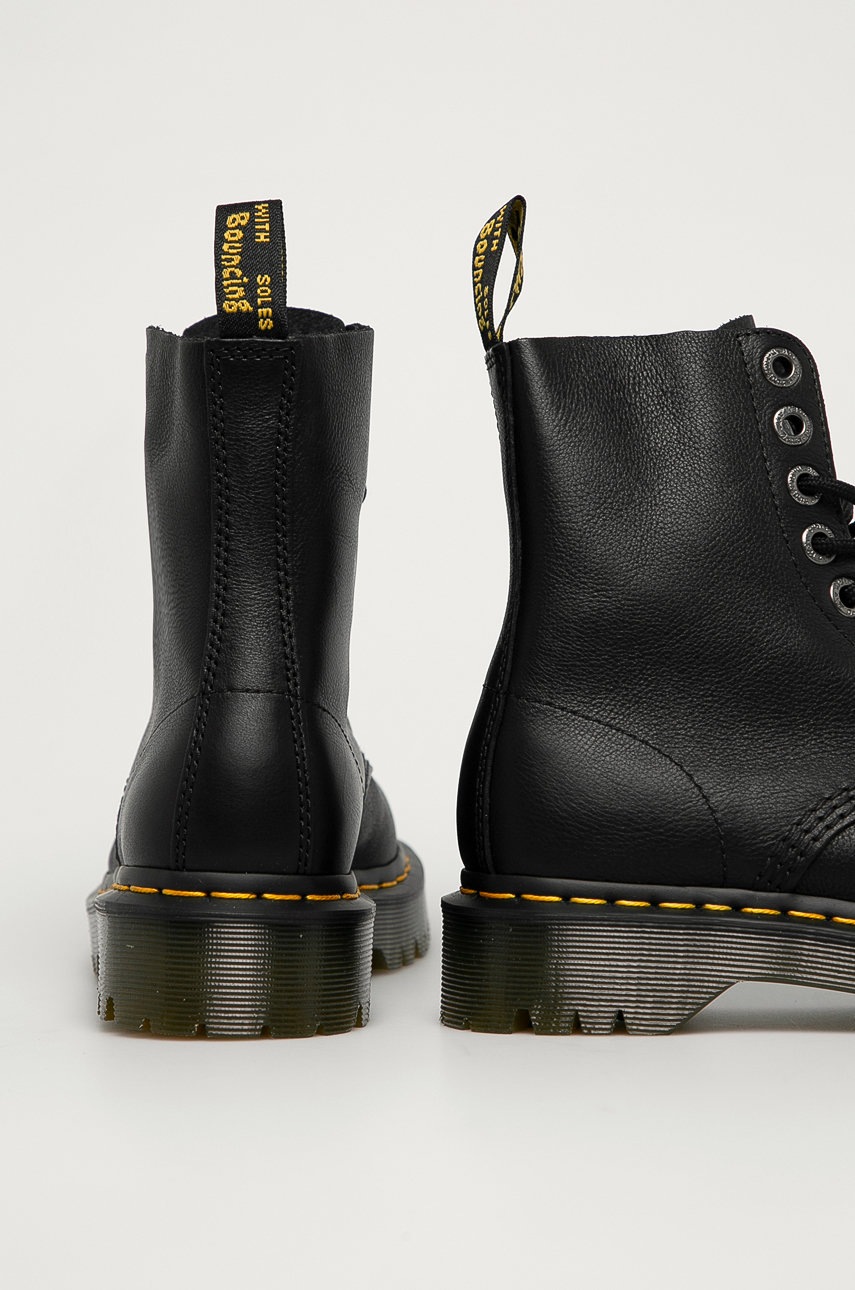 Шкіряні черевики Dr. Martens жіночі колір чорний на плоскому ходу 
