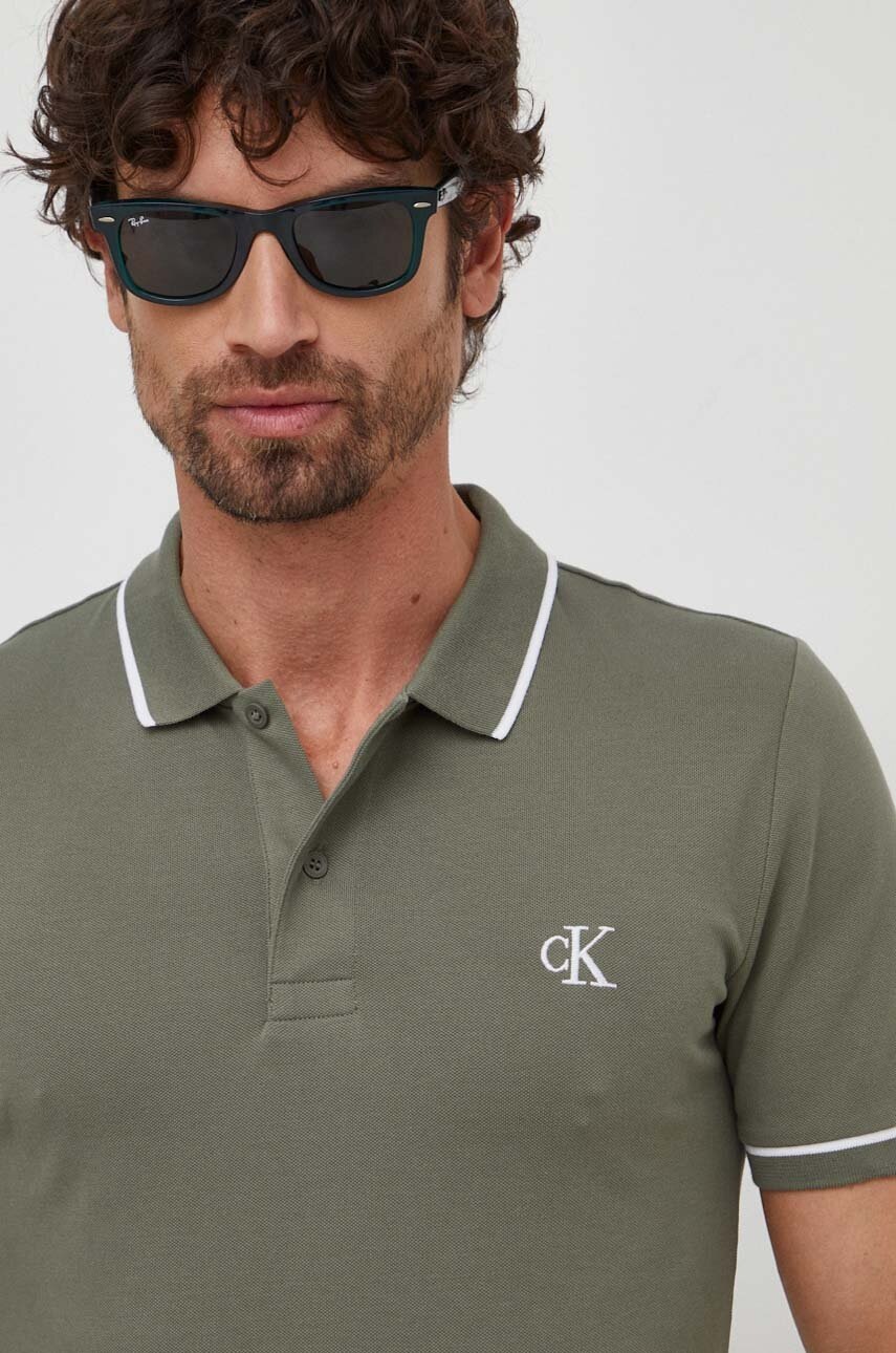 

Тениска с яка Calvin Klein Jeans в зелено с изчистен дизайн, Зелен