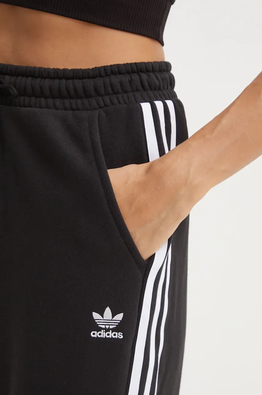 Pamučni donji dio trenirke adidas Originals boja: crna, s uzorkom