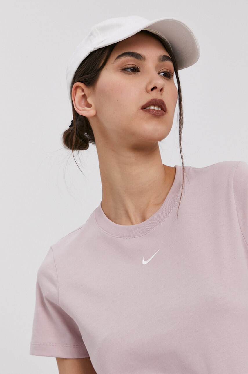 

Тениска Nike Sportswear в розово, Розов
