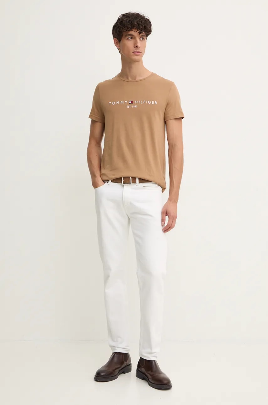 Хлопковая футболка Tommy Hilfiger мужской цвет бежевый с аппликацией Хлопковая футболка Tommy Hilfiger мужской цвет бежевый с аппликацией