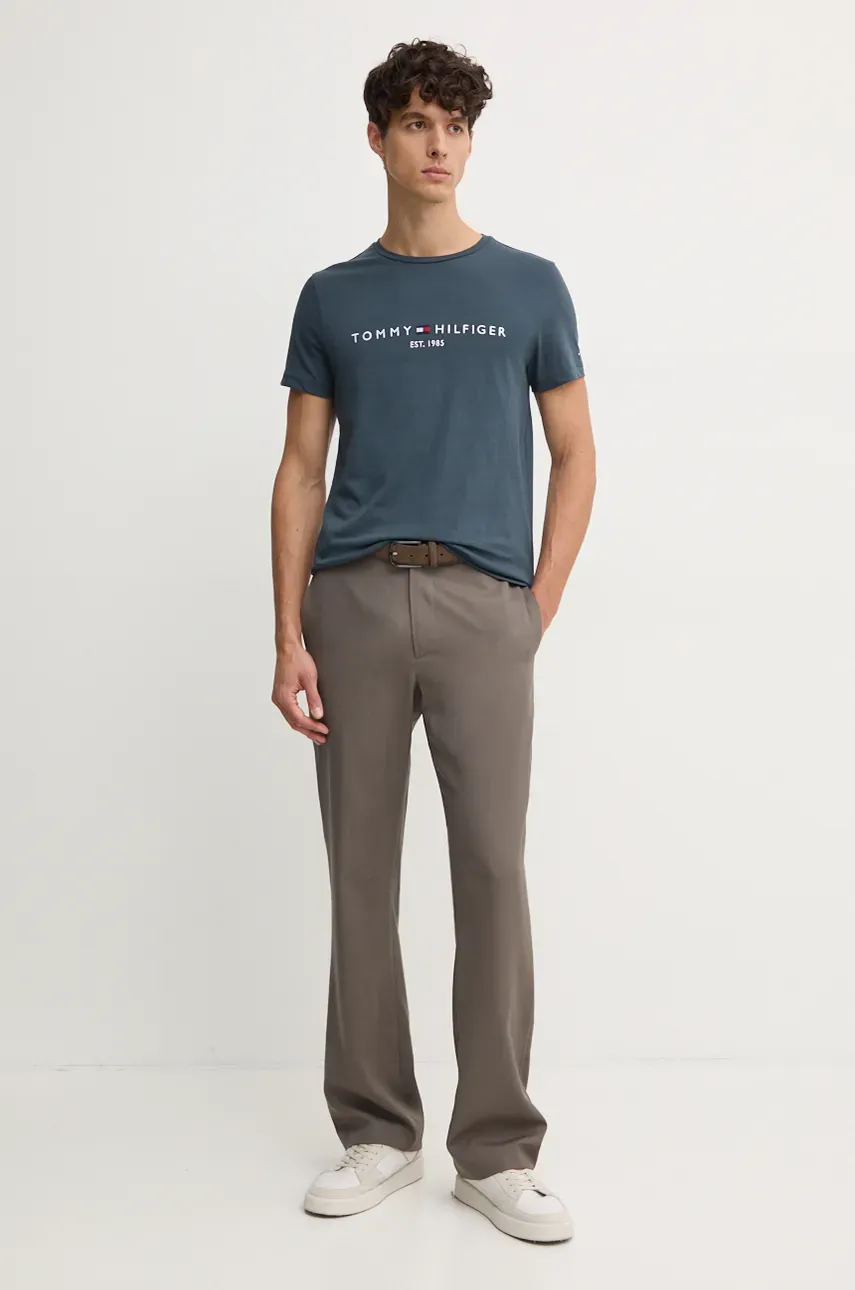 Хлопковая футболка Tommy Hilfiger мужской цвет серый с аппликацией Хлопковая футболка Tommy Hilfiger мужской цвет серый с аппликацией