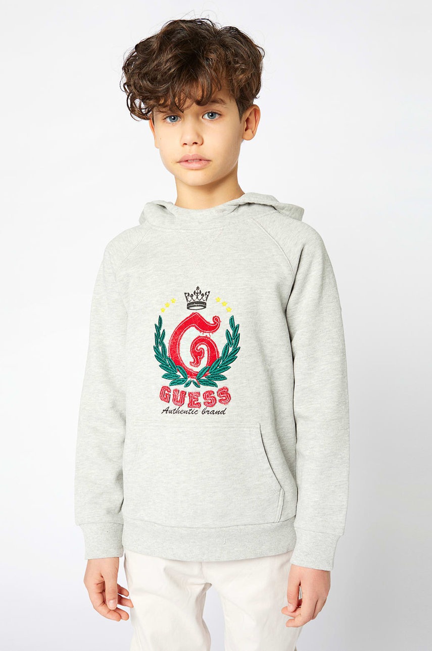 

Детски суичър Guess в сиво с апликация, Сив