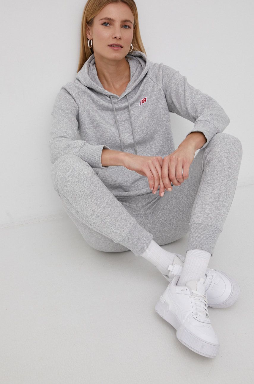 New Balance Bluză femei, culoarea gri, material neted 2023 ❤️ Pret Super answear imagine noua 2022