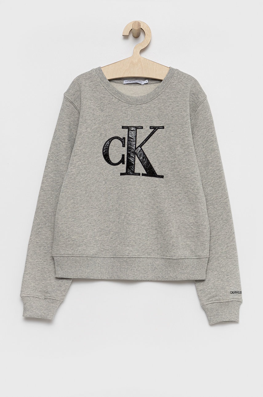 

Детски памучен суичър Calvin Klein Jeans в сиво с апликация, Сив