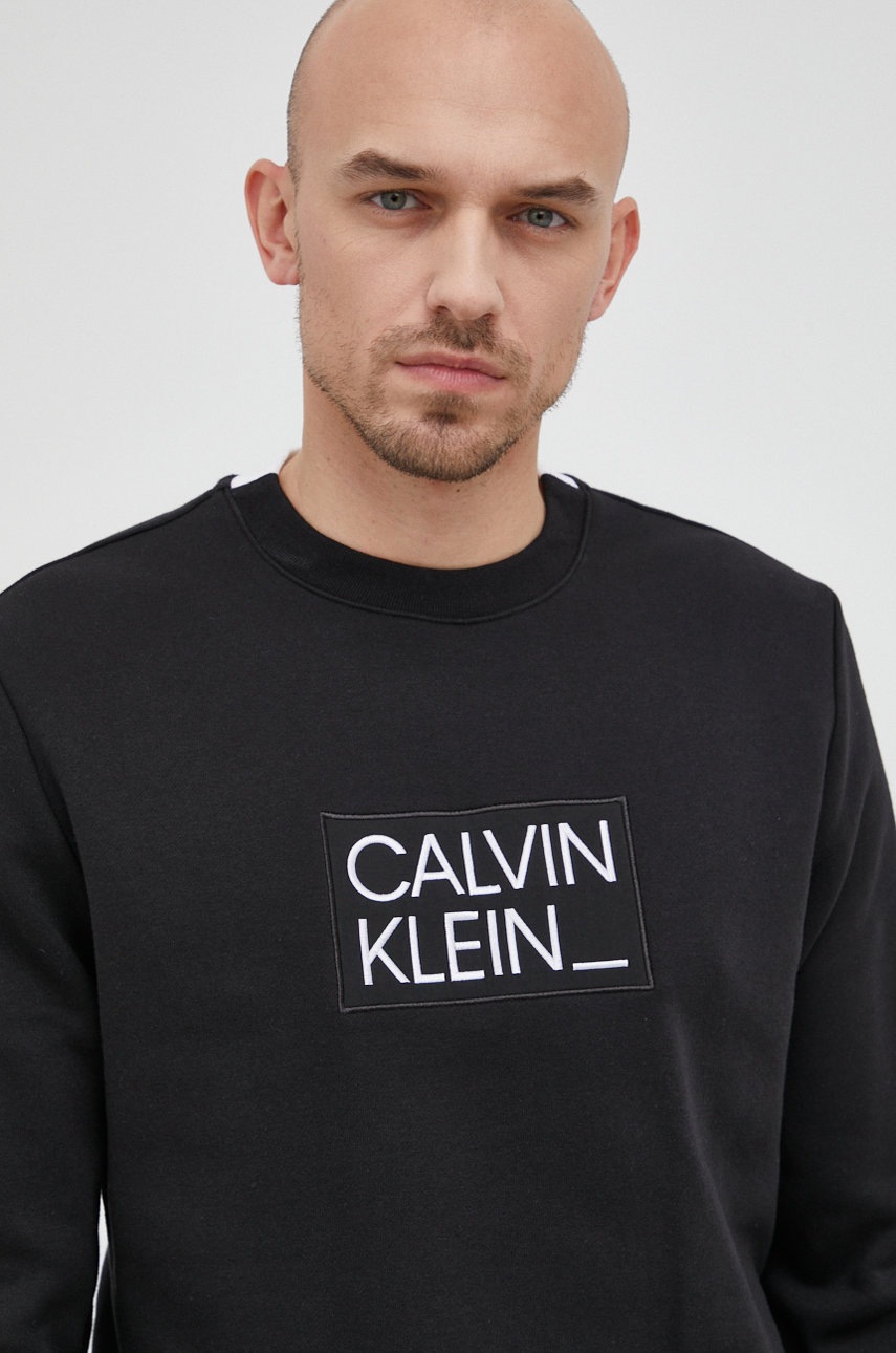 

Суичър Calvin Klein мъжки в черно с апликация, Черен