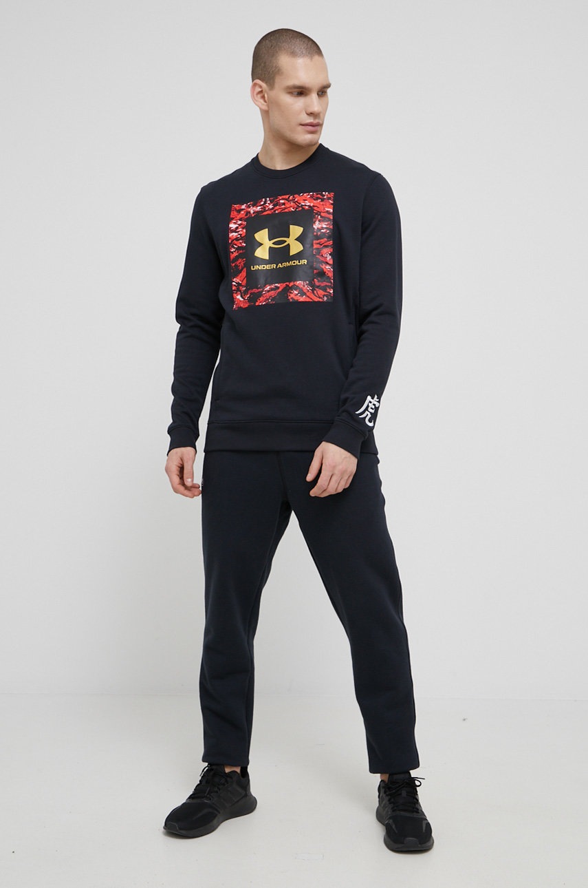 

Кофта Under Armour 1366426 мужская цвет чёрный с принтом