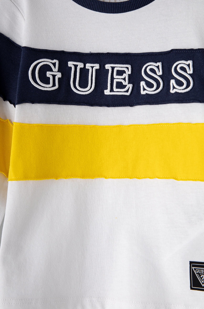 

Детский лонгслив Guess цвет белый с узором