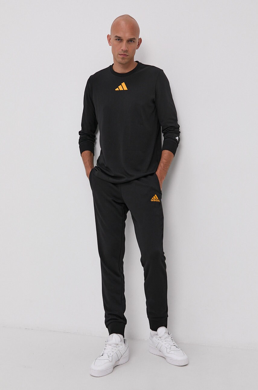 

Лонгслив adidas Performance GU3635 мужской цвет чёрный с принтом