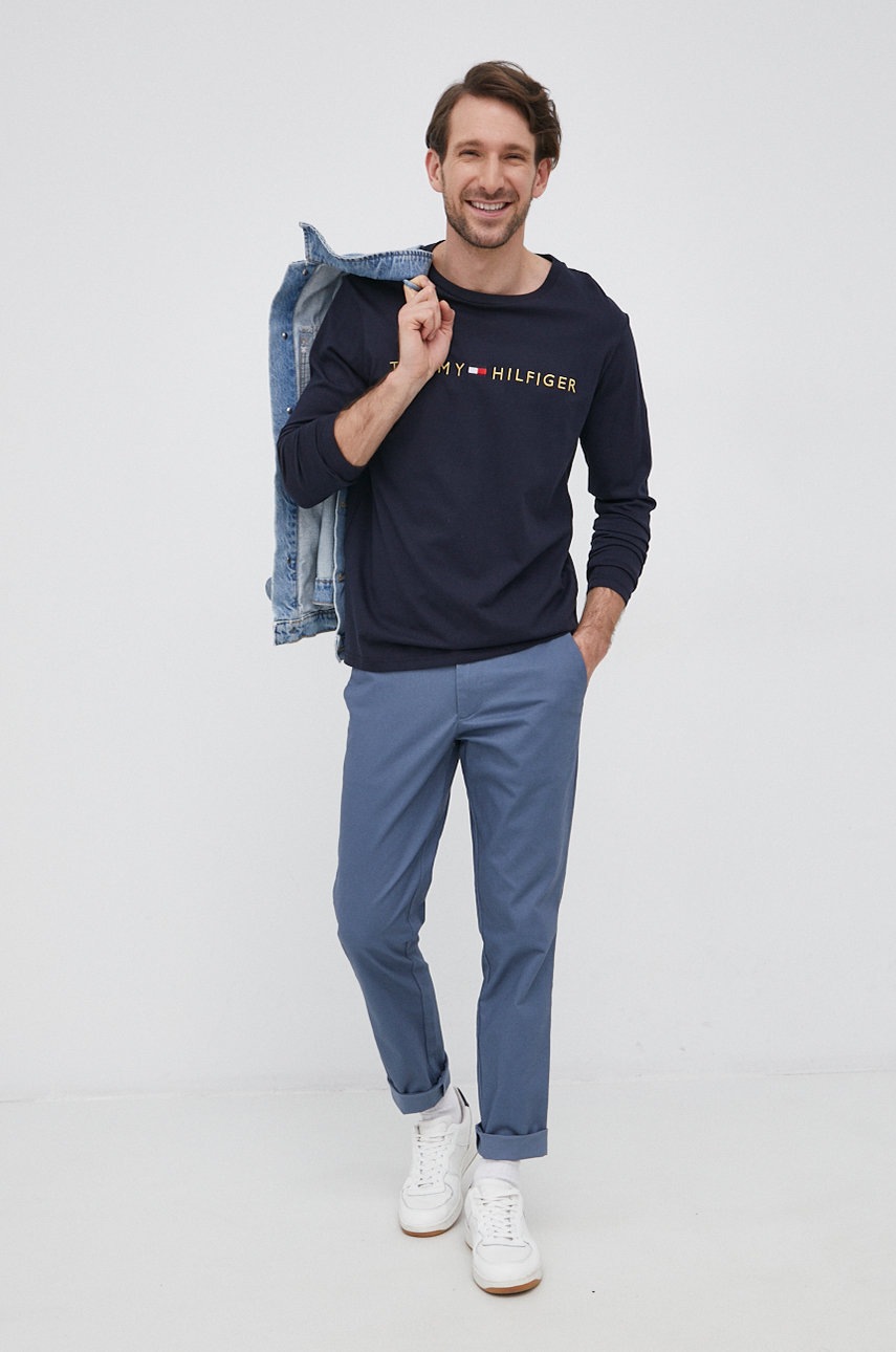 

Хлопковый лонгслив Tommy Hilfiger цвет синий с аппликацией