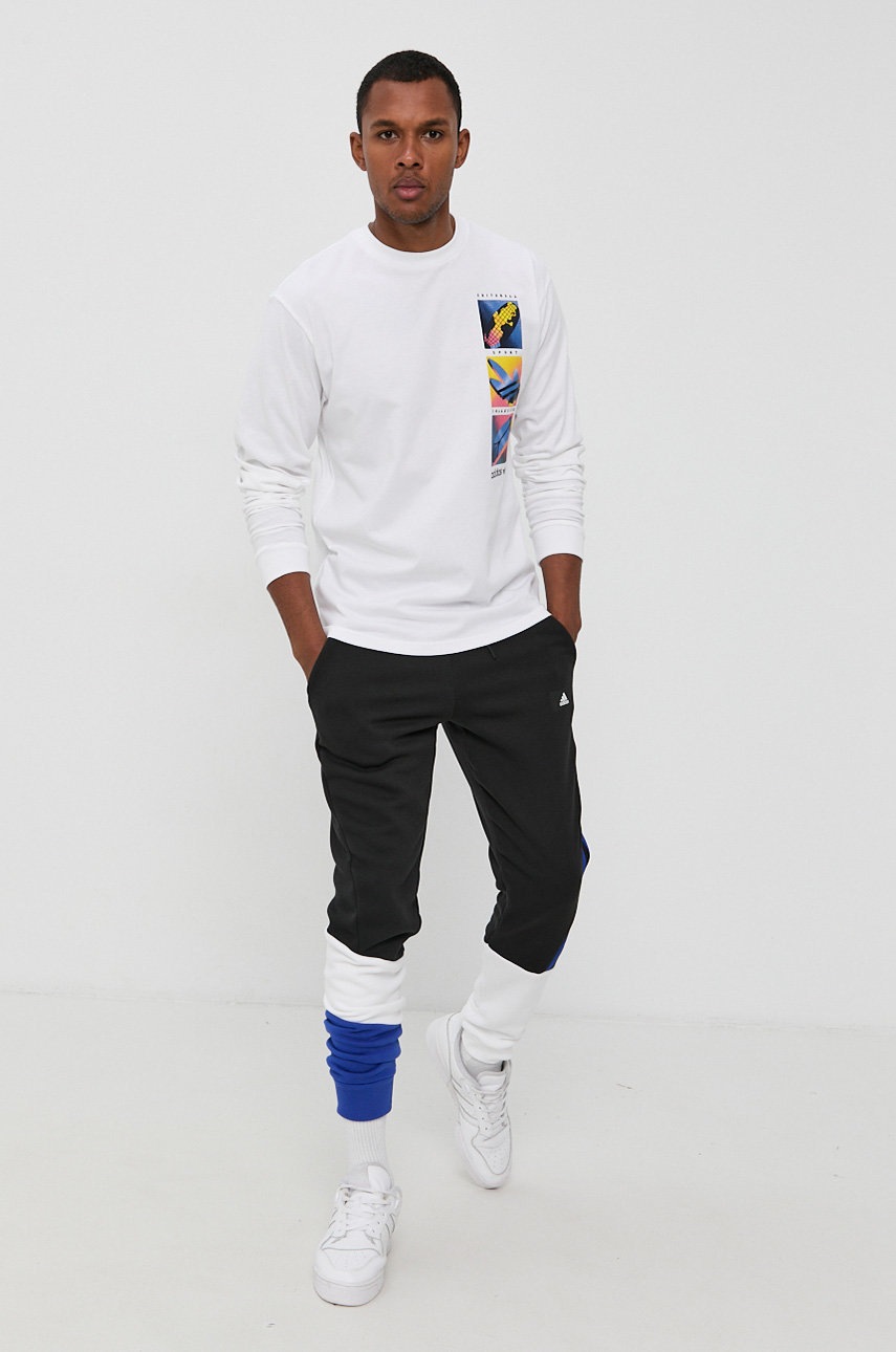 

Хлопковый лонгслив adidas Originals H31312 цвет белый с принтом