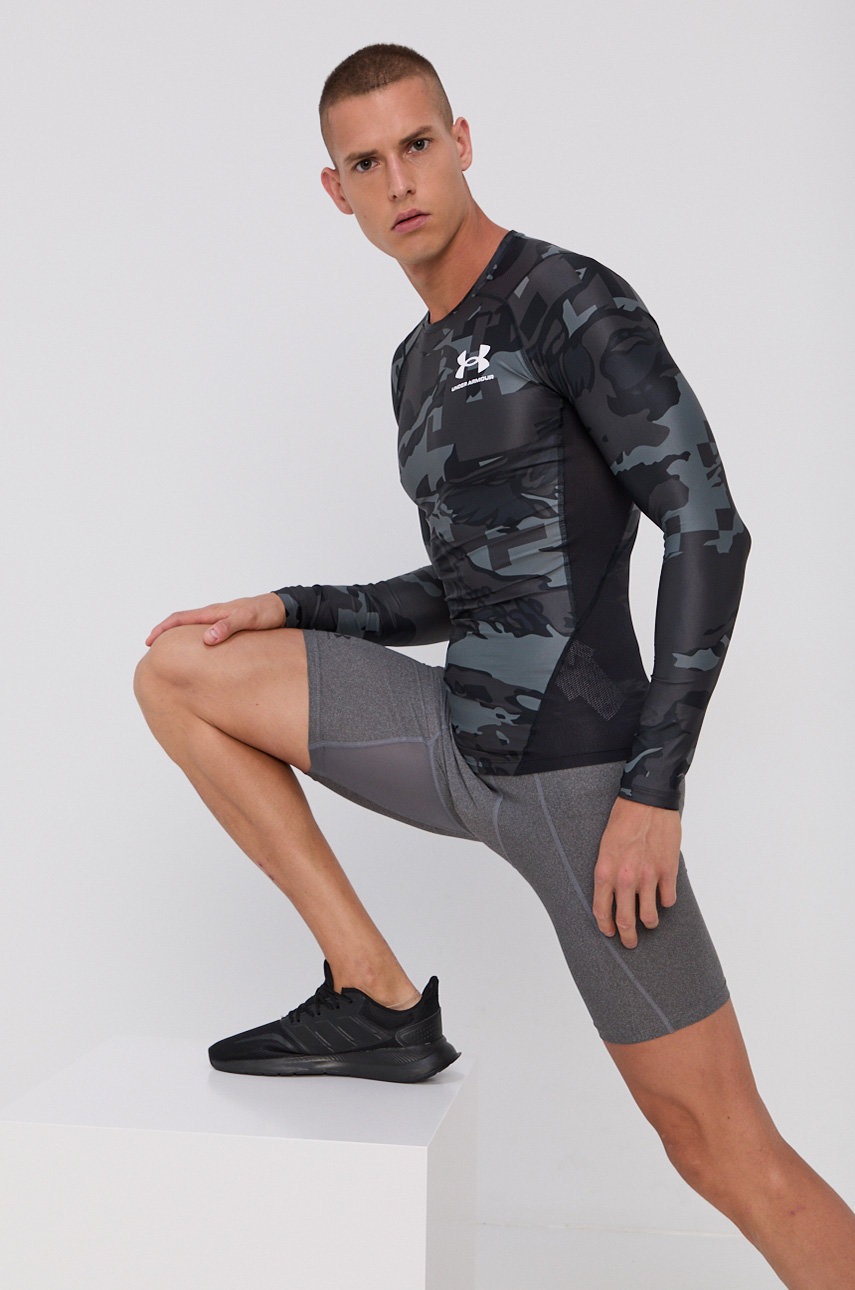 

Лонгслив Under Armour 1361523 мужской цвет чёрный с узором