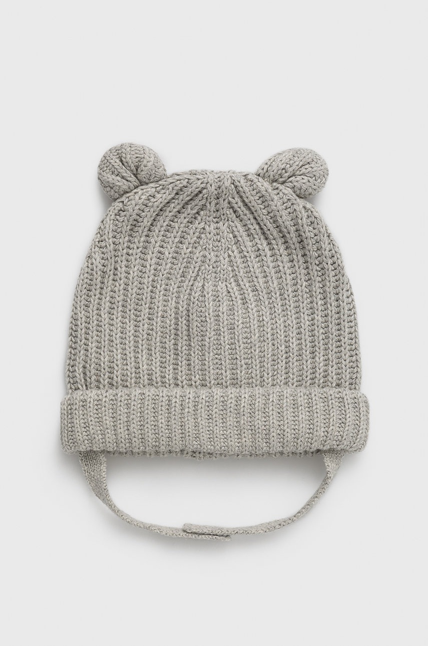 

Детска памучна шапка GAP в сиво, Сив
