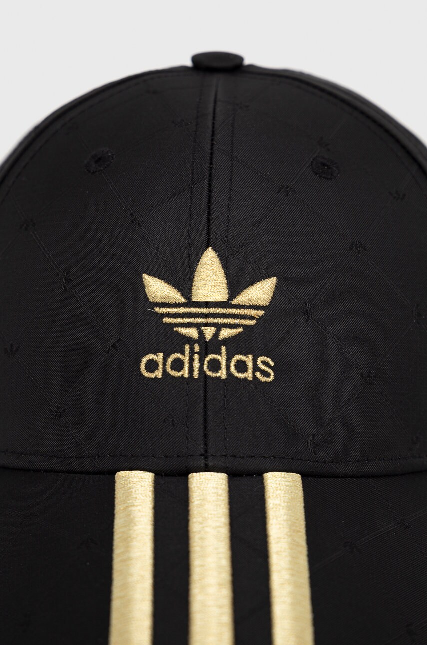 

Кепка adidas Originals колір чорний з аплікацією