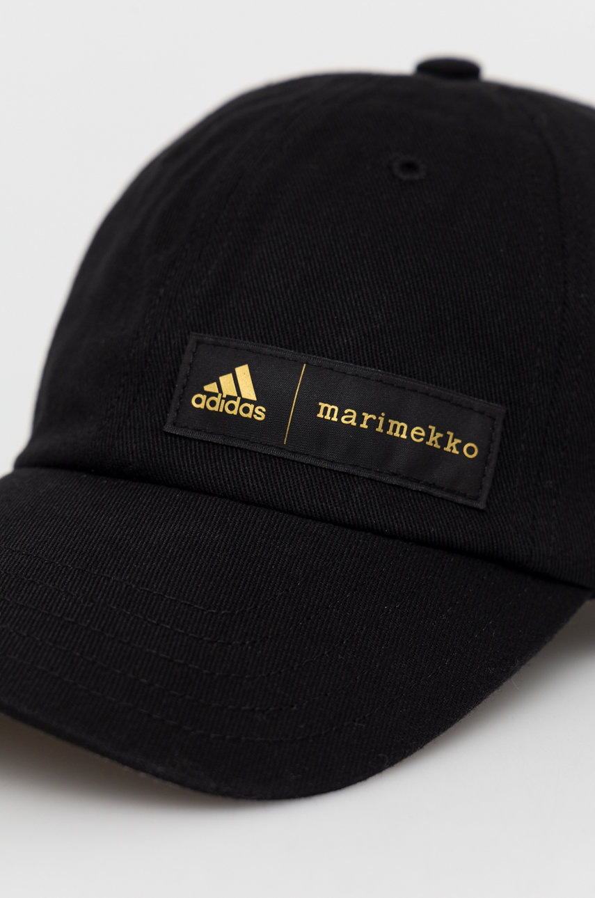 

Хлопковая кепка adidas Performance x Marimekko GT4794 цвет чёрный с принтом