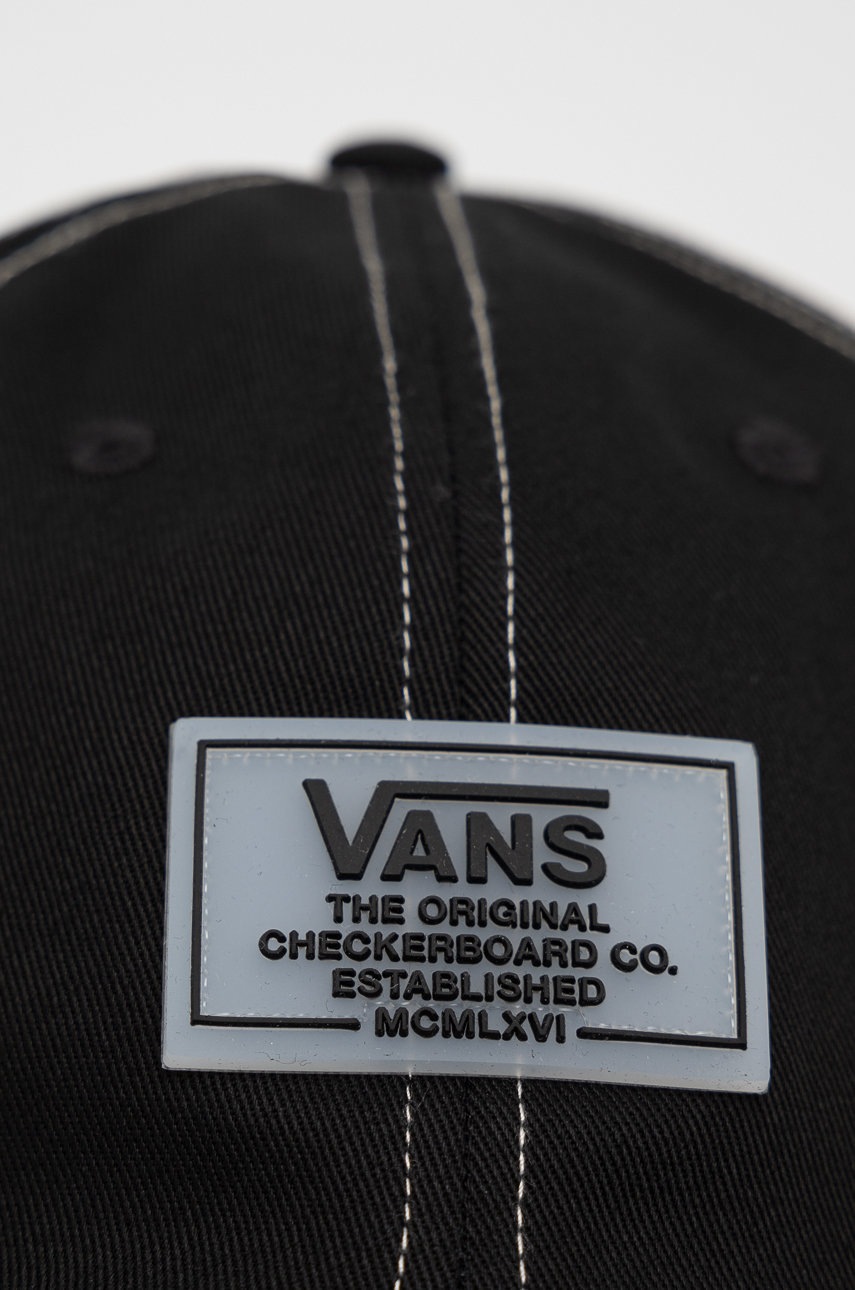

Шапка Vans цвет чёрный с аппликацией
