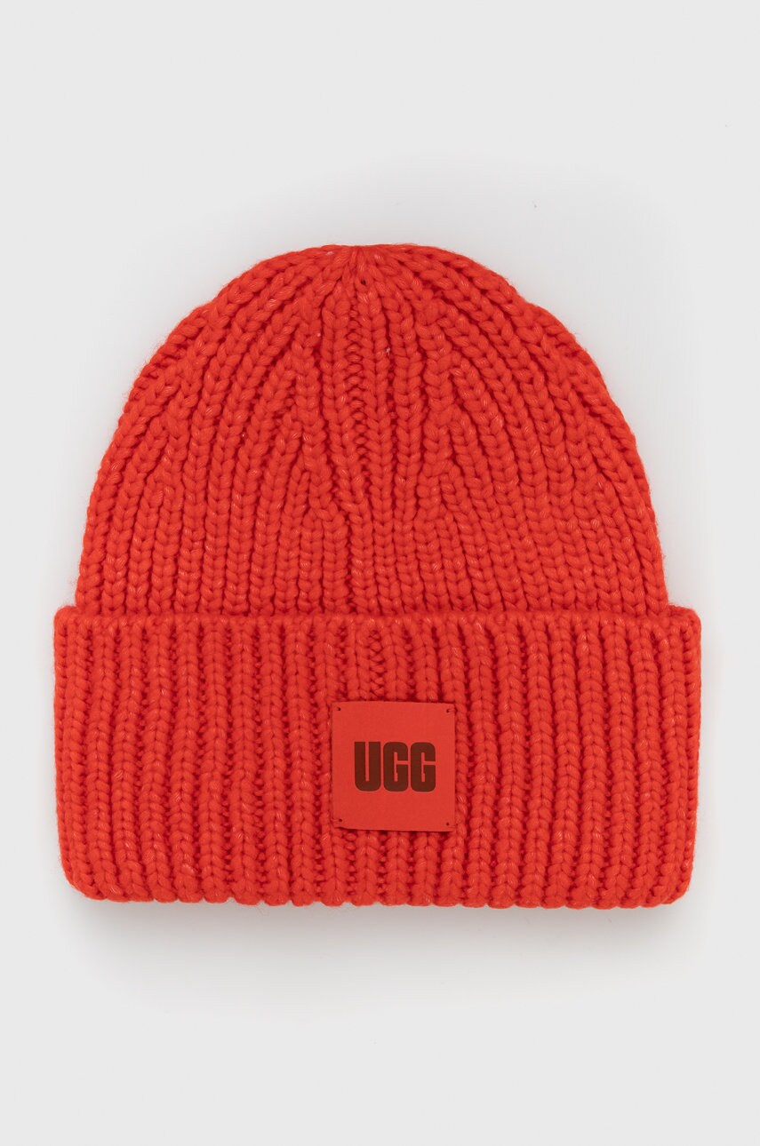 

Шапка с вълна UGG в червено от плътен трикотаж, Червен