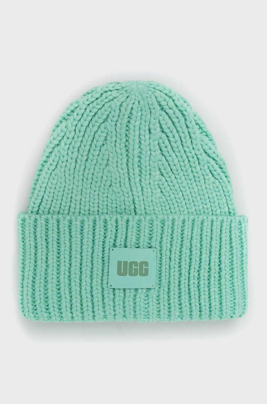 

Шапка с вълна UGG в зелено от плътен трикотаж, Зелен