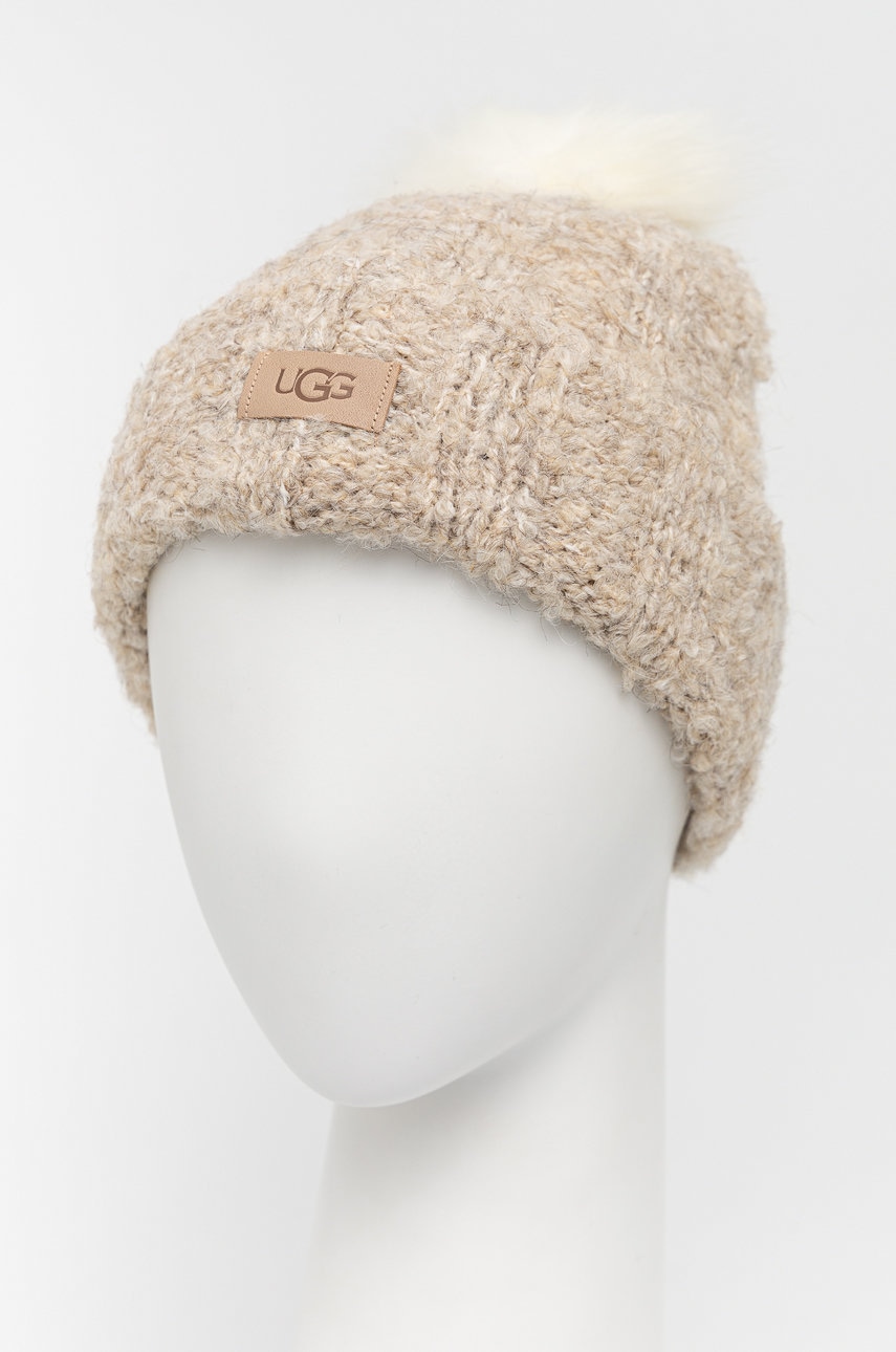

Шапка с примесью шерсти UGG Boucle Knit Cuff Pom цвет бежевый из толстого трикотажа