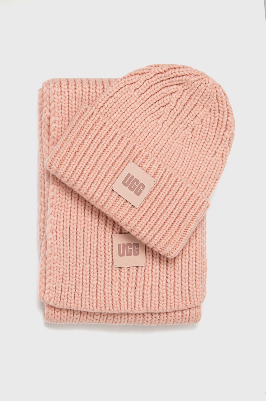 

Шапка и шал с вълна UGG Chunky в розово, Розов