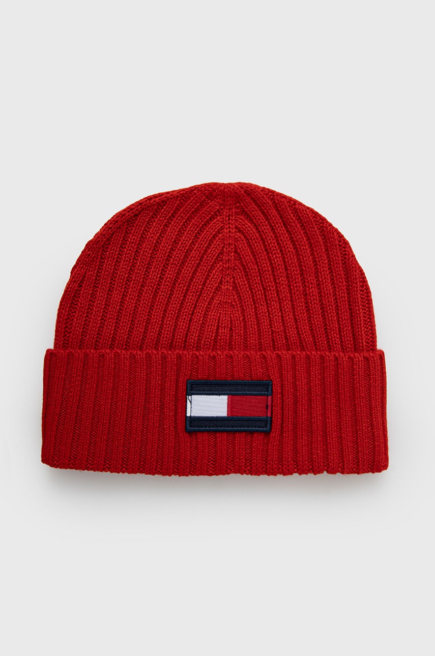 

Шапка с вълна Tommy Hilfiger в червено с фина плетка, Червен