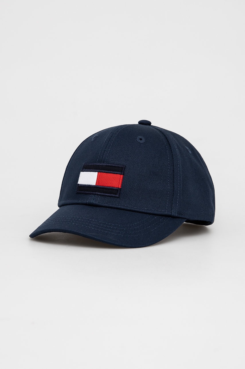 

Детска шапка Tommy Hilfiger в тъмносиньо с апликация, Тъмносин