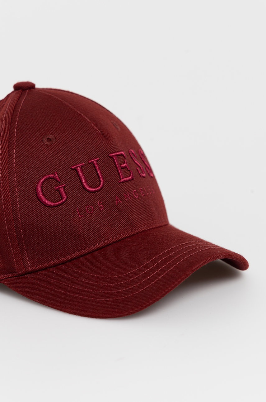 

Кепка Guess цвет бордовый с аппликацией