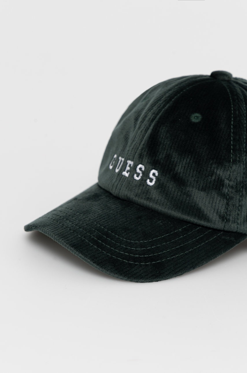 

Кепка Guess колір зелений гладка