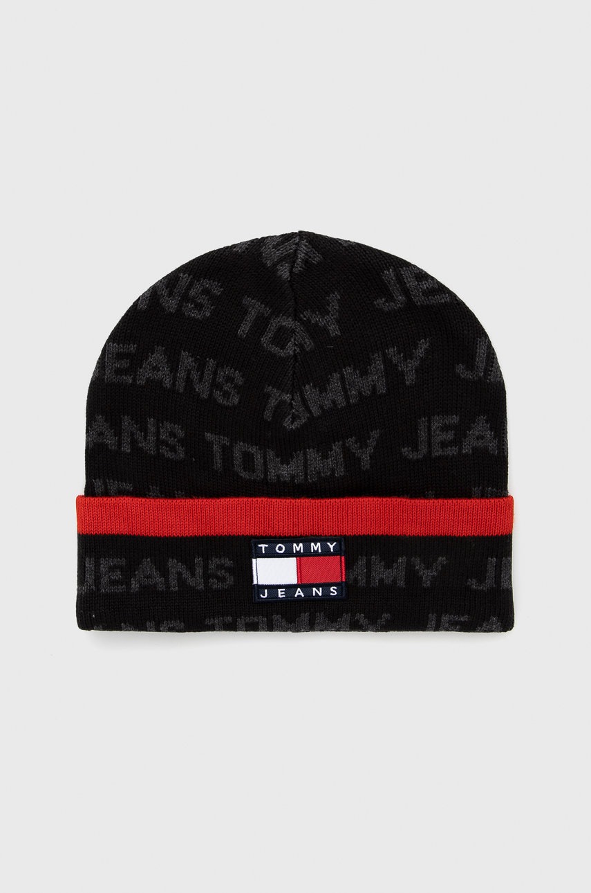 

Шапка Tommy Jeans в черно от памук, Черен