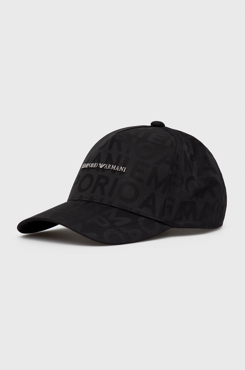 

Шапка Emporio Armani в черно с апликация, Черен