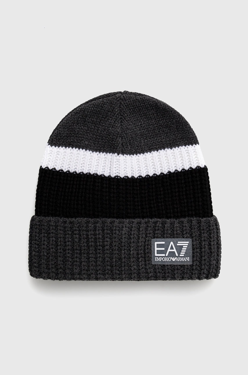 

Шапка EA7 Emporio Armani в сиво с фина плетка, Сив
