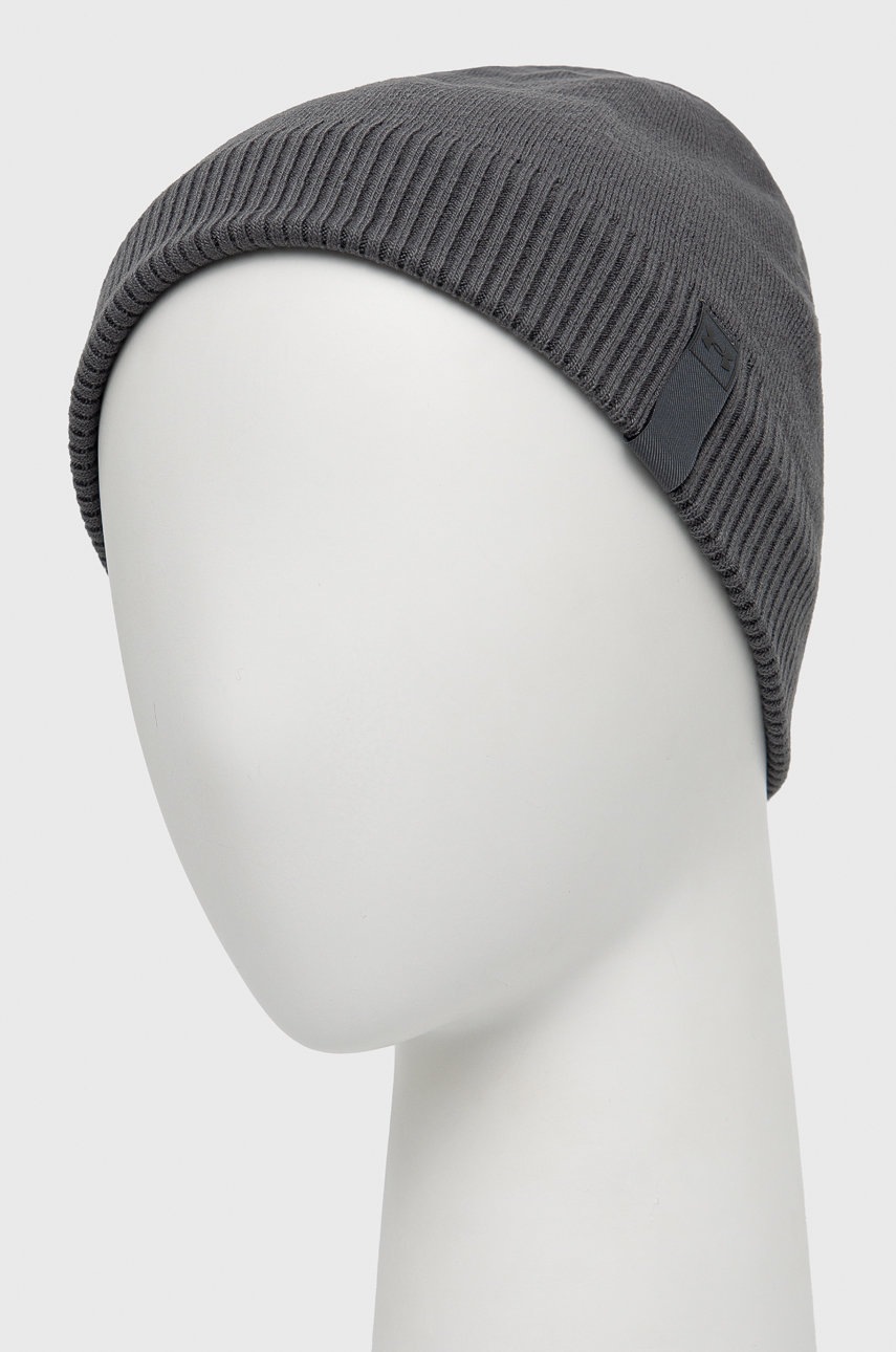 

Шапка Under Armour цвет серый из тонкого трикотажа