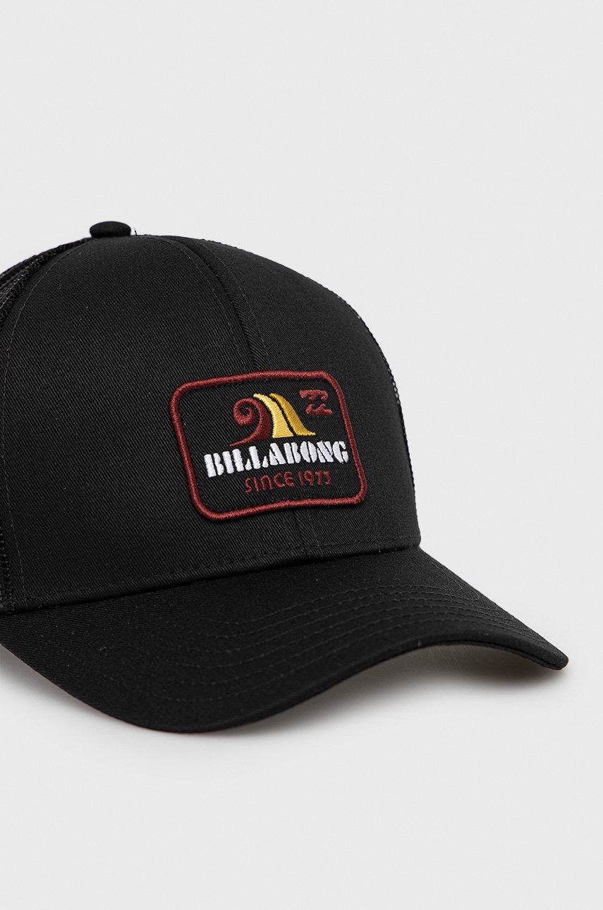 

Шапка Billabong цвет чёрный с аппликацией