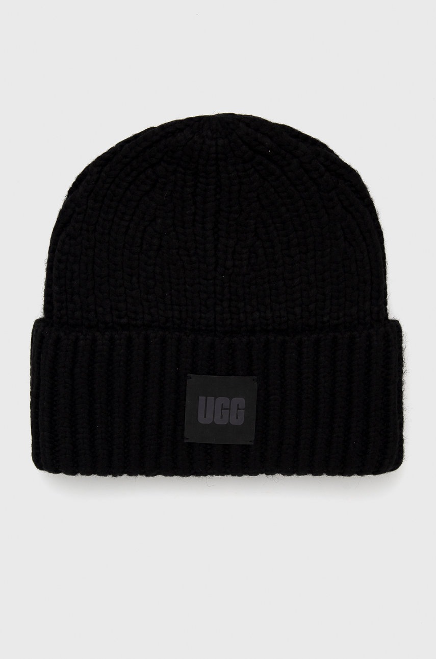 

Шапка с вълна UGG в черно от плътен трикотаж, Черен