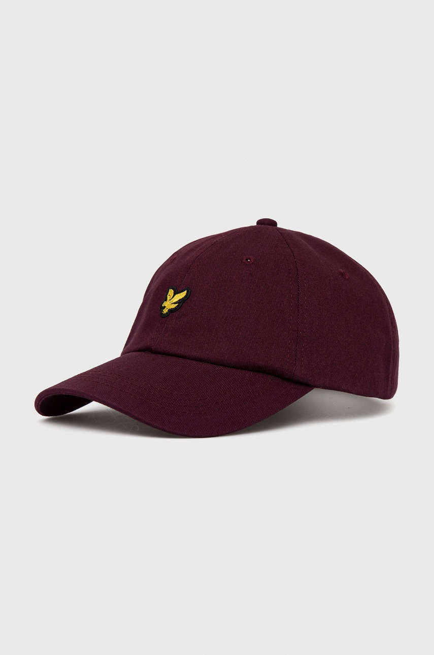 

Памучна шапка Lyle & Scott в бордо с изчистен дизайн
