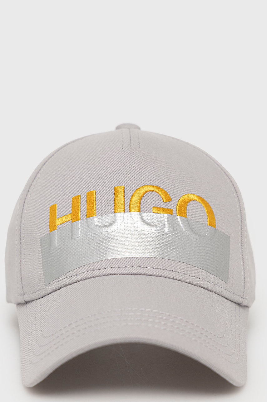 

Шапка Hugo цвет серый с аппликацией