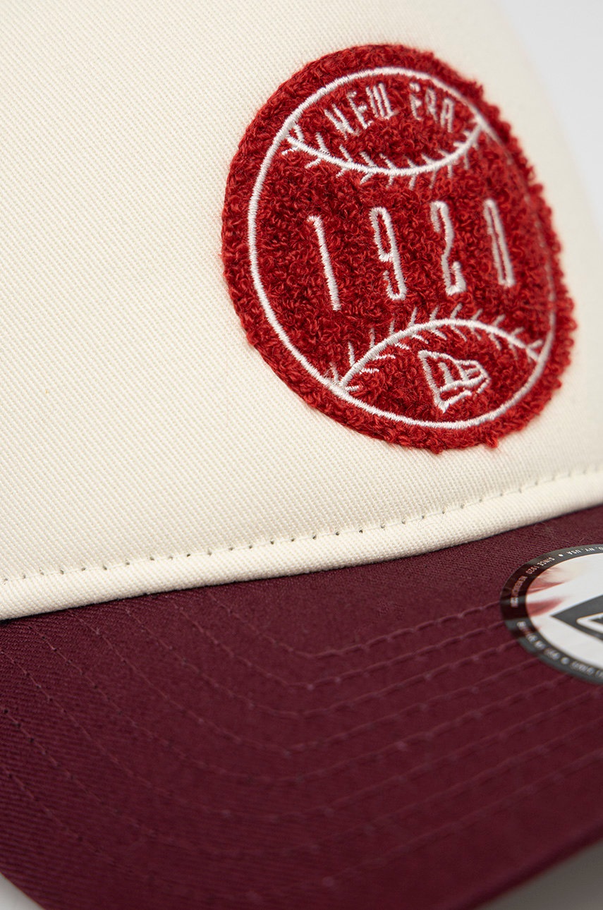 

Шапка New Era цвет фиолетовый с аппликацией