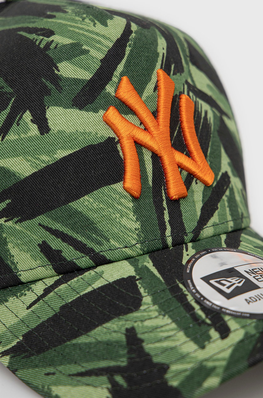 

Кепка New Era колір зелений з аплікацією