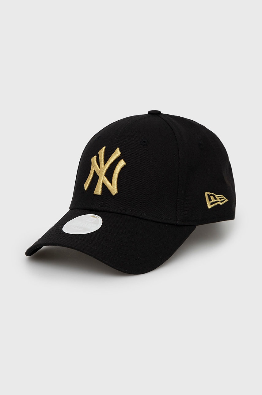

Шапка New Era в черно с апликация, Черен