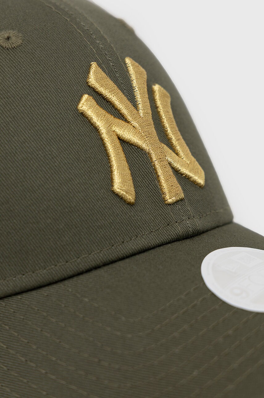 

Шапка New Era с аппликацией