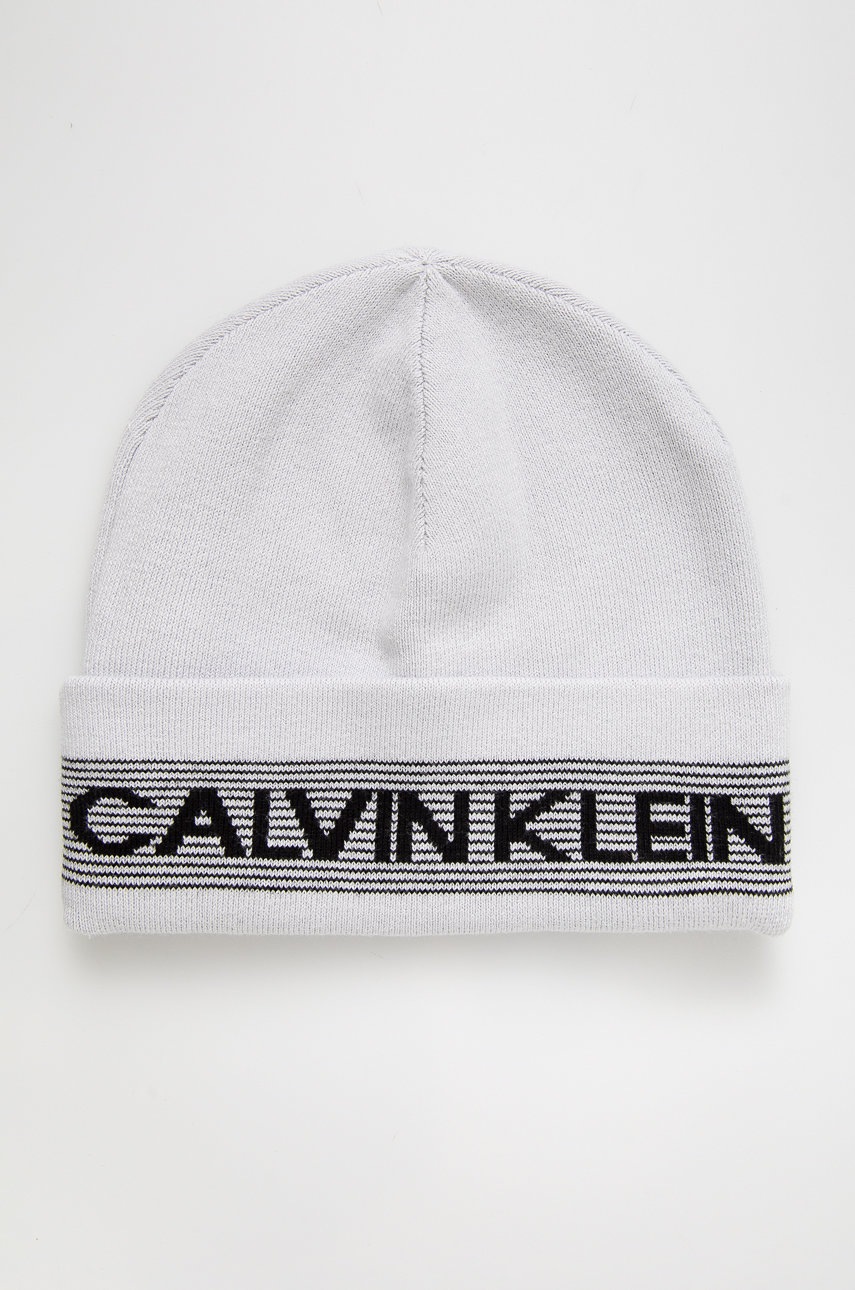 

Шапка Calvin Klein Performance в сиво от плътен трикотаж, Сив