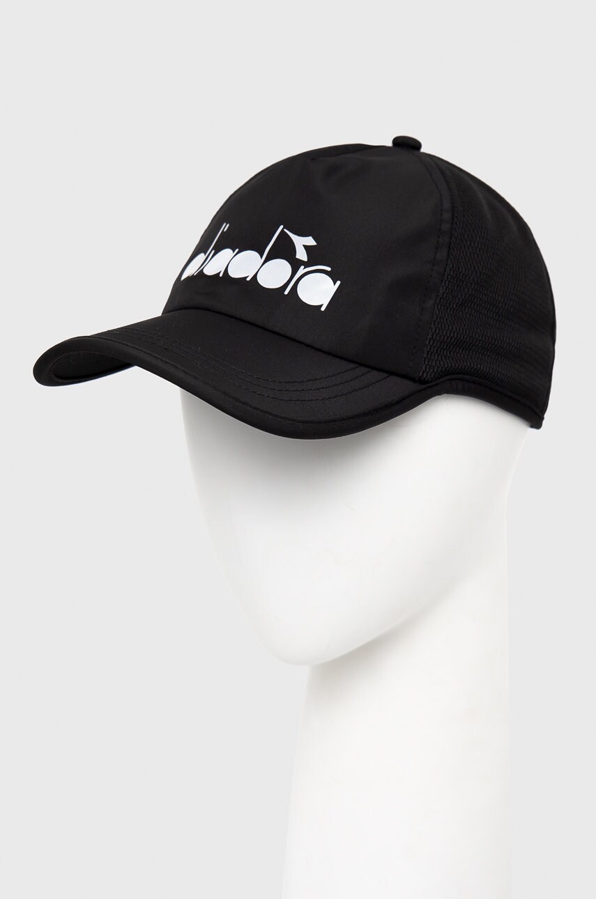 

Шапка Diadora в черно с принт, Черен