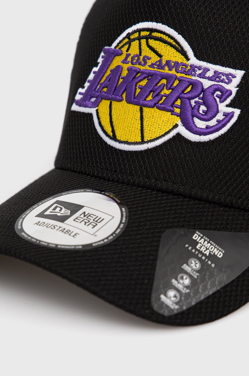 

Шапка New Era цвет чёрный с аппликацией