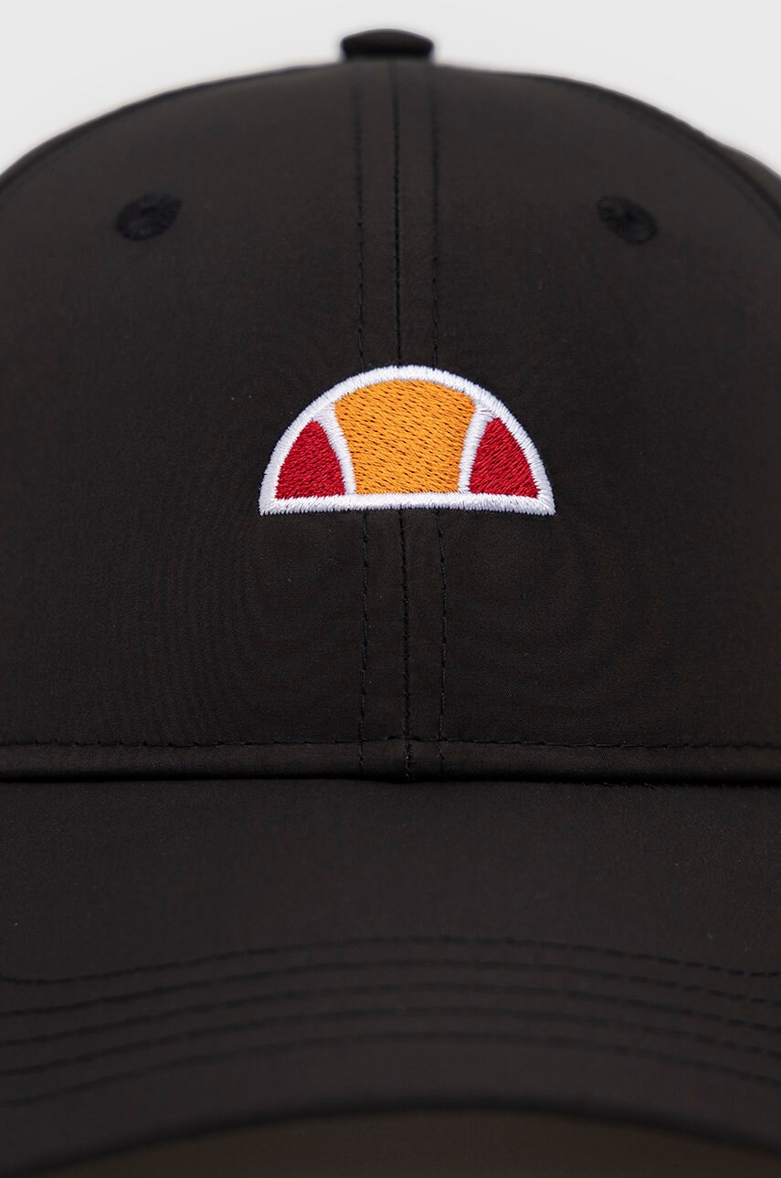 

Шапка Ellesse цвет чёрный с аппликацией