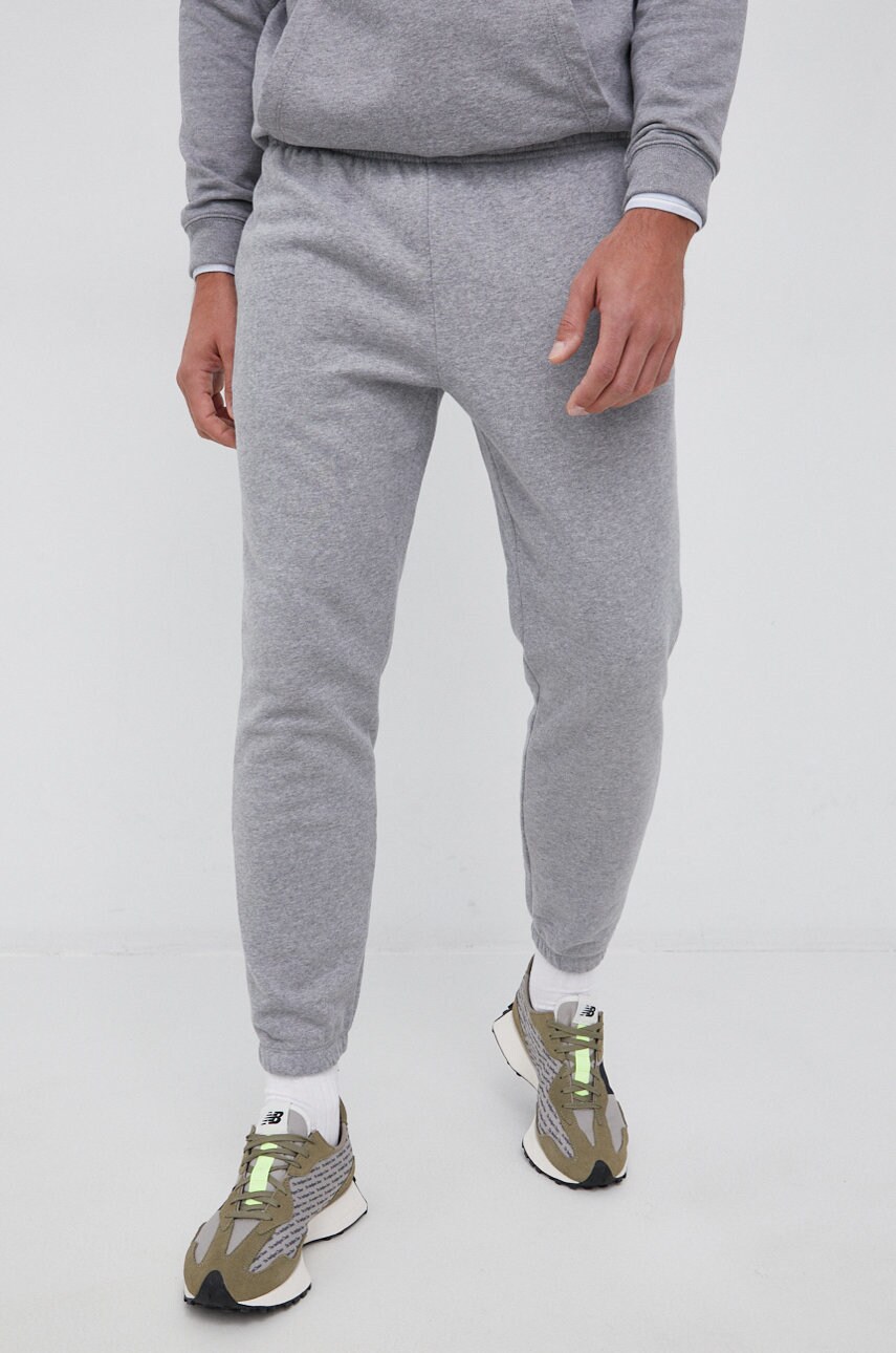 Gap pantaloni bărbați, culoarea gri, material neted