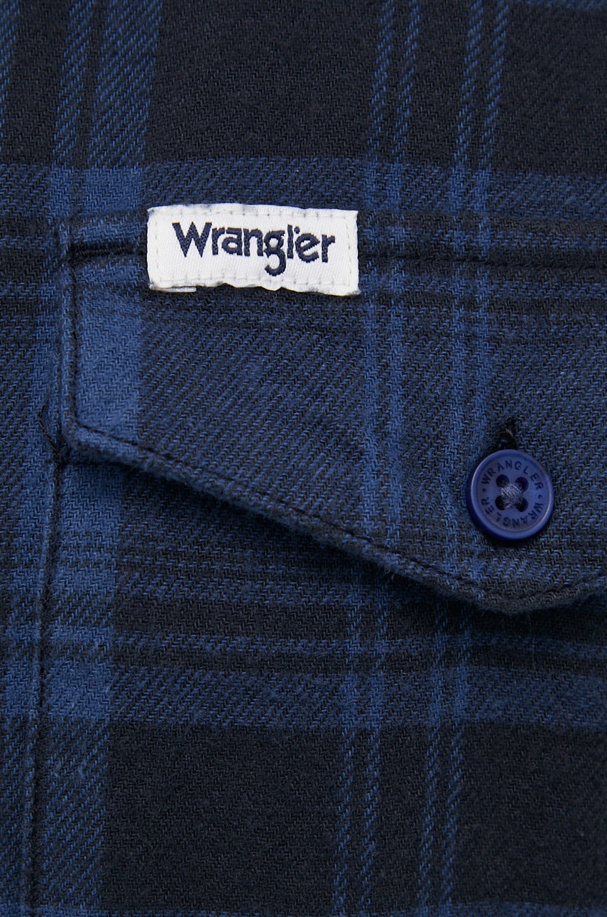 

Хлопковая рубашка Wrangler мужская цвет синий regular классический воротник