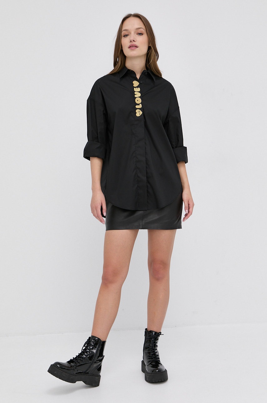 

Рубашка Love Moschino женская цвет чёрный regular классический воротник