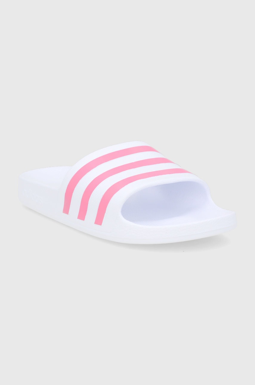 Παντόφλες adidas Performance γυναικείες, χρώμα: άσπρο φωτογραφία