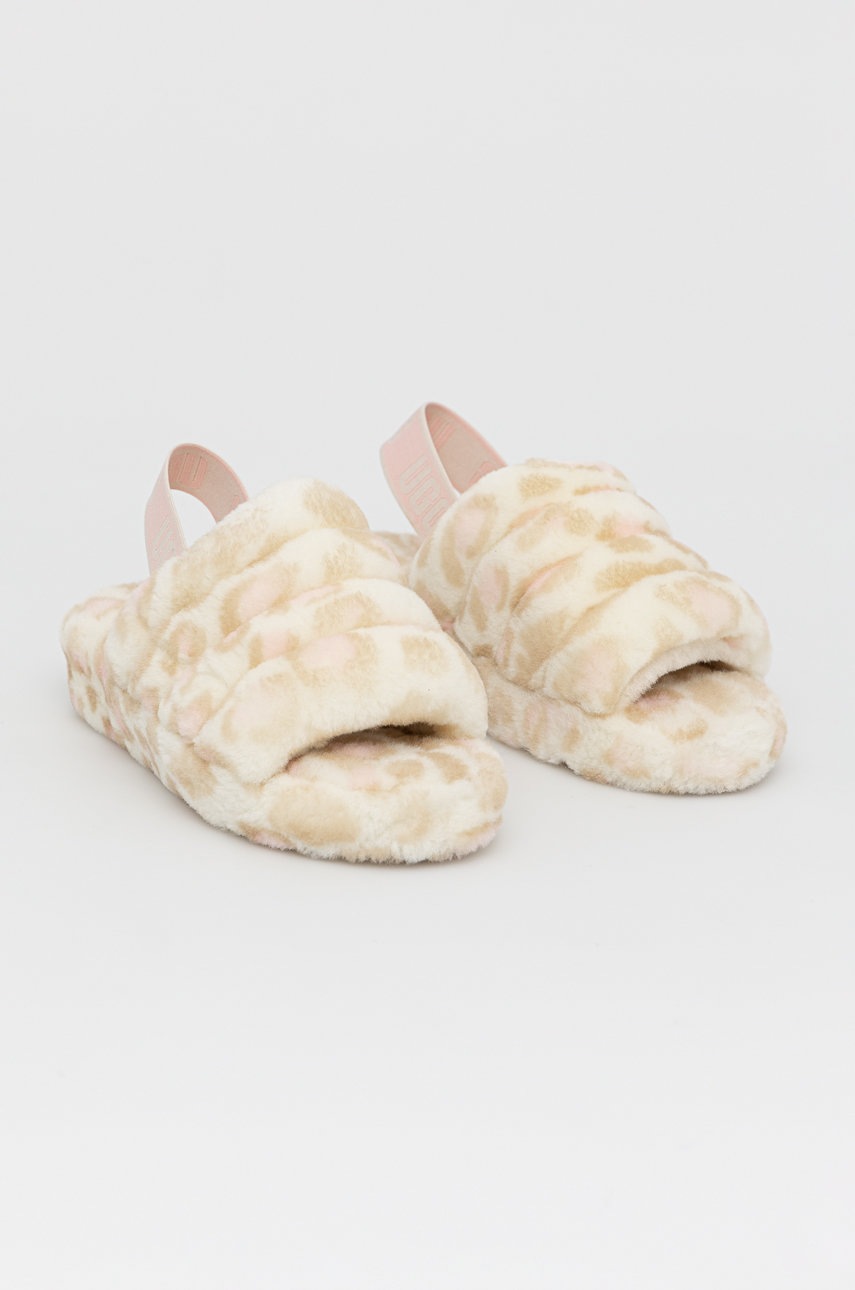 

Тапочки UGG колір бежевий
